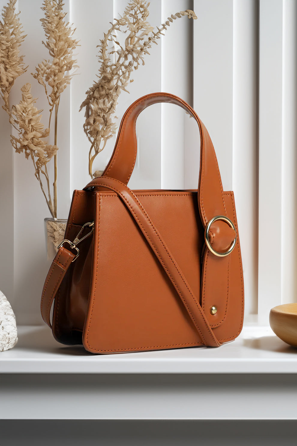 Trendy women’s handbag in Brown