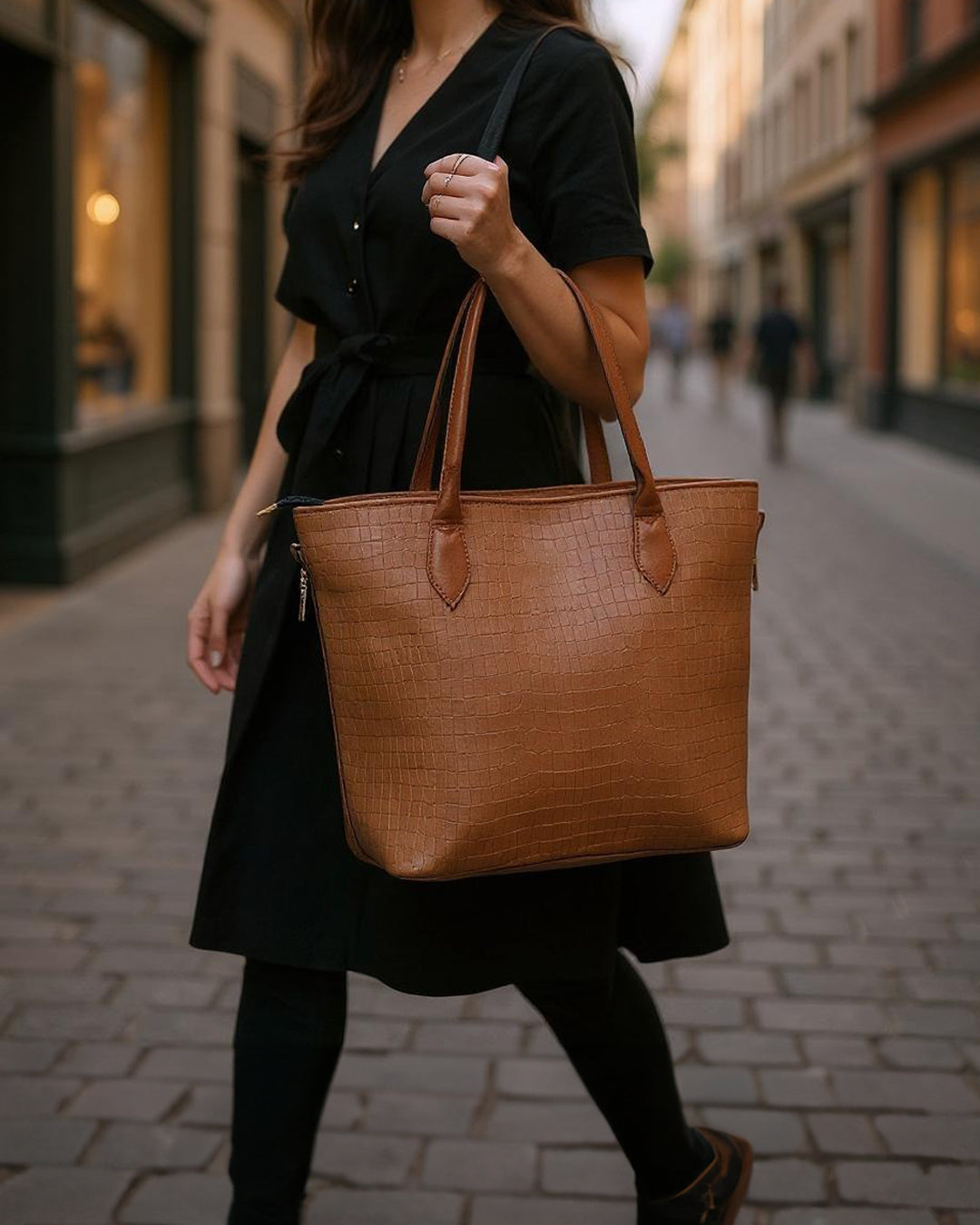 Stylish black daily tote bag Fineur