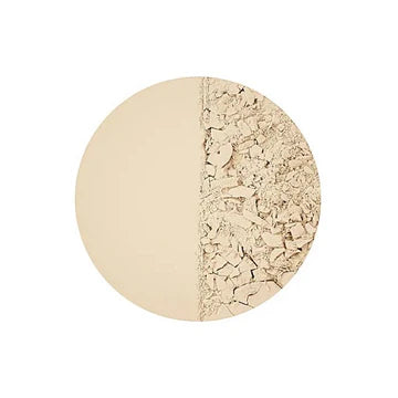 Before and after photo showing the smoothing effect of the setting powder on the skin

