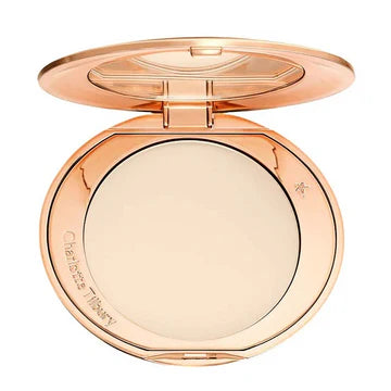 Before and after photo showing the smoothing effect of the setting powder on the skin

