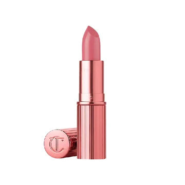 Model wearing a rosy pink lipstick with luminous, full lips

