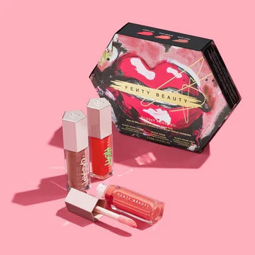 "Smooth, Non-Sticky Lip Gloss with XXL Wand for Easy Application"

