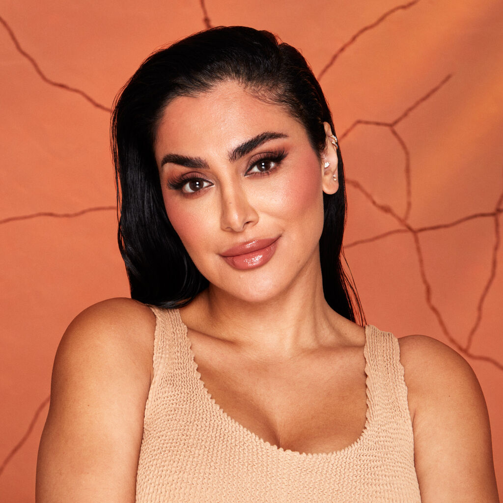 Cheeky Vegan Blush Powder showcased on model, revealing a soft-focus flush and natural glow. Features a velvety marbled formula enriched with Damascus rose oil, red bell pepper extract, shea butter, and squalane for a radiant, buildable finish