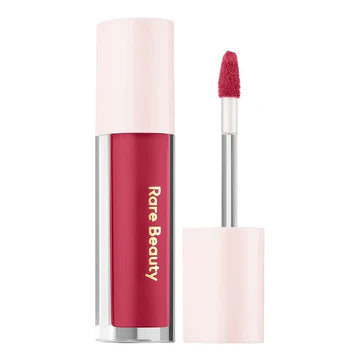 Flat-lay of the eyeshadow tube beside matching blush and lip balm for a coordinated look.

