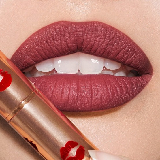 CHARLOTTE TILBURY - LIMITLESS LUCKY LIPS - Berry Lucky