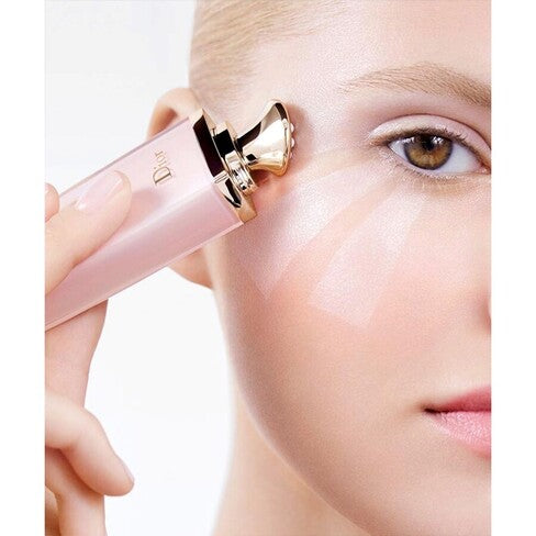 Buy Dior Prestige Illuminating Micro Nutritive Eye Serum 15 - Ml in Pakistan